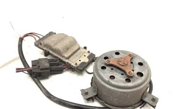 BMW 3 E92 E93 Fan control module 7561711