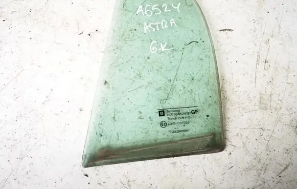 Opel Astra G Rear vent window glass 