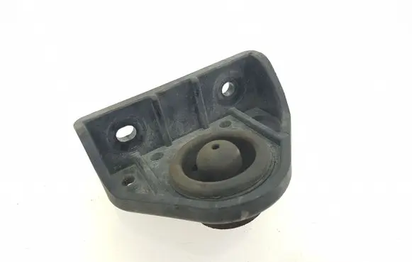 KIA Sportage Radiator mount bracket DM353