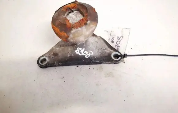 Engine mounting bracket