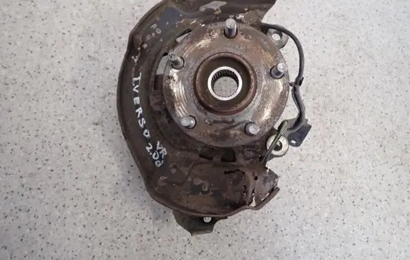 Toyota Verso Front wheel hub spindle knuckle 