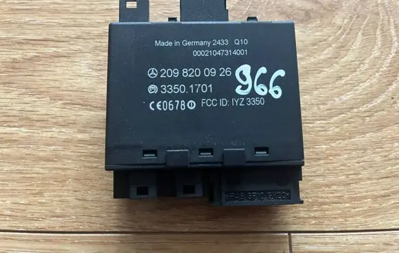 Mercedes-Benz CLK A209 C209 Door control unit/module 2098200926 33501701 00021047314001