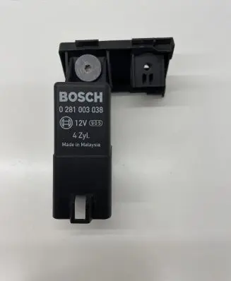 Volkswagen Golf VI Glow plug pre-heat relay 0281003038