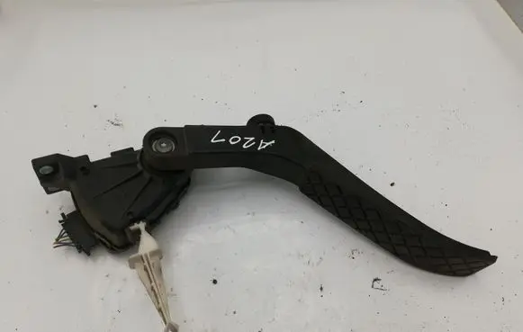 Volkswagen Touareg I Accelerator throttle pedal 7L6723507