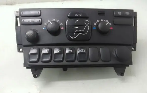 Volvo V70 Climate control unit 8697140