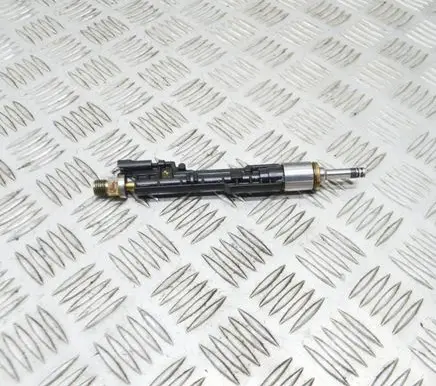 BMW M4 F82 F83 Fuel injector 7639994