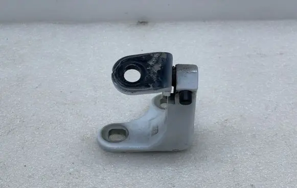 Tesla Model Y Front door lower hinge 3061288 2J20