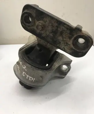 Honda CR-V Engine mount bracket 50SWY