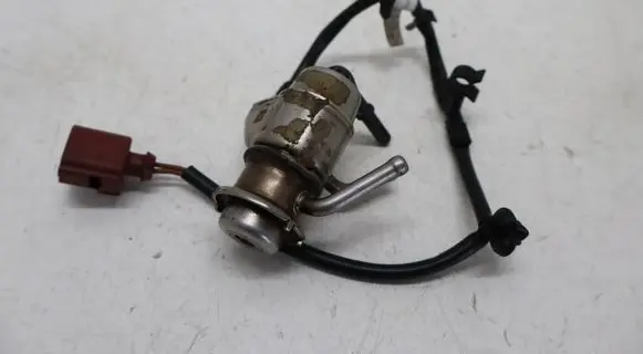 Skoda Octavia Mk3 (5E) AdBlue injector 04L131113P