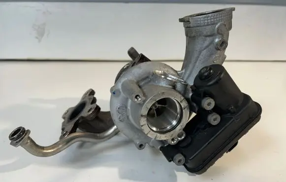 Audi Q3 F3 Turbo 05e145701k
