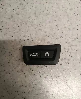 BMW 2 F45 Tailgate/boot open switch button 9275121