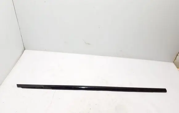 Mercedes-Benz GLE W167 Front door glass trim molding A1677200801