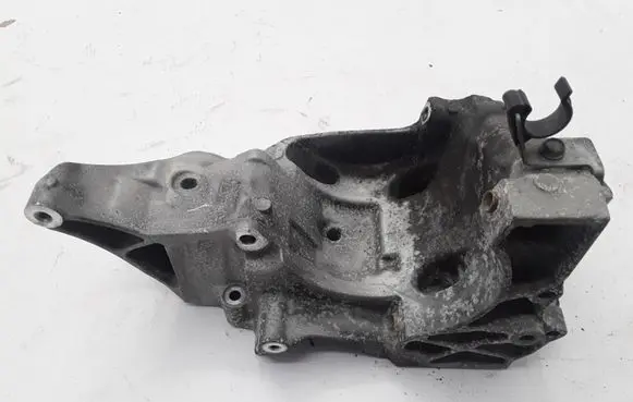 BMW 5 GT F07 Generator/alternator bracket 7802639
