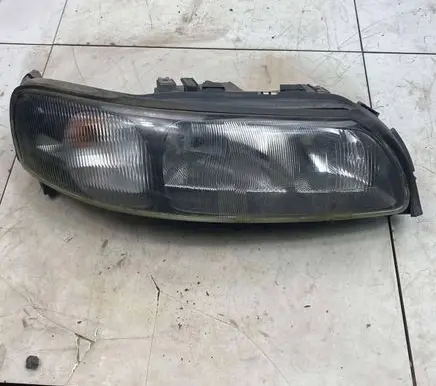 Volvo V70 Headlight/headlamp 8620687 89004806 041CR2502A