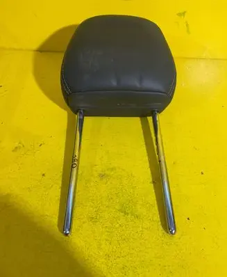 Peugeot 2008 I Rear seat headrest 