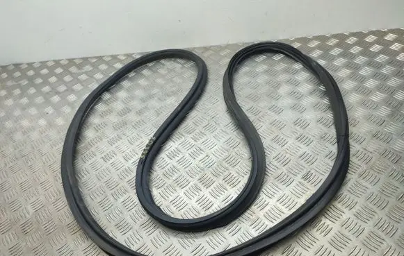 KIA Sorento Trunk rubber seal (body) 