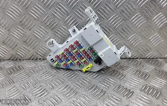 Hyundai Tucson LM Fuse module 911102e501