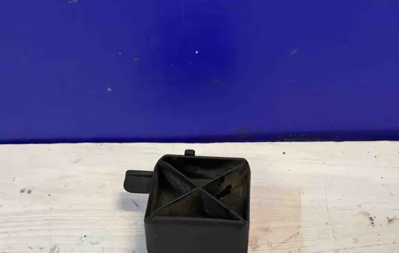 Volvo XC70 Radiator support slam panel bracket 30723362