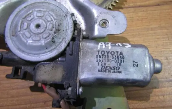Lexus IS 200-300 Rear door window regulator motor 2621000201 262100-0201