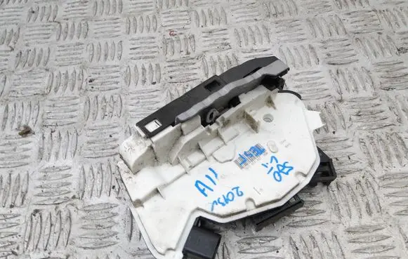 Skoda Fabia Mk2 (5J) Front door lock
