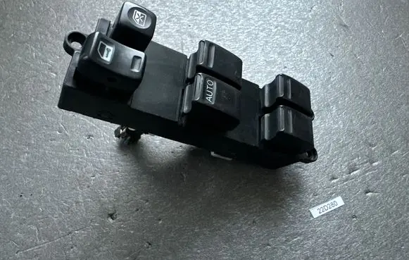 Nissan King Cab, Navara Electric window control switch 25401VJ560