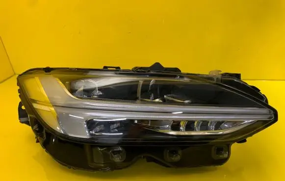 Volvo S90, V90 Headlight/headlamp 31655151