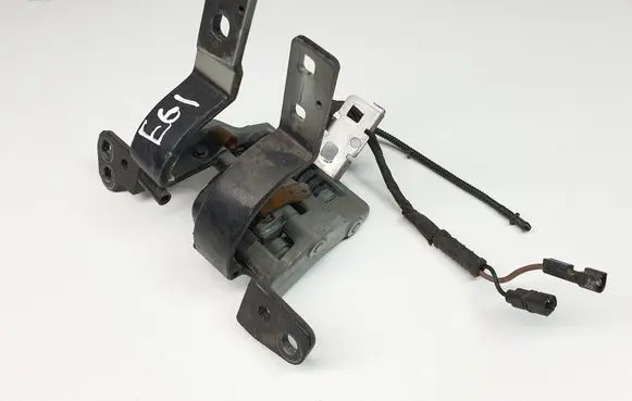 BMW 5 E60 E61 Tailgate/trunk/boot hinge 7061383