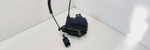 Renault Zoe Rear door lock 825037100R 40717235