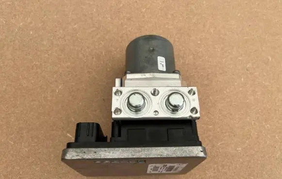 Mercedes-Benz E W213 ABS Pump A2139001733