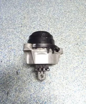 BMW 5 G30 G31 Engine mount bracket 6860478
