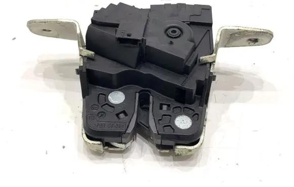Mercedes-Benz E W212 Tailgate exterior lock A2047400735
