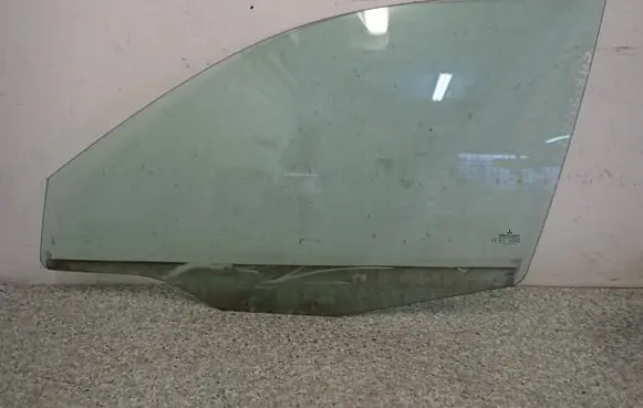 Mitsubishi Carisma Sliding door window/glass 
