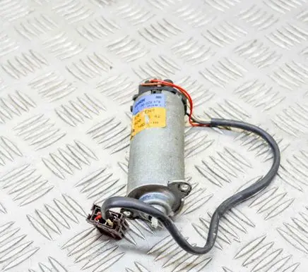 Mercedes-Benz S W220 Seat adjustment motor 2208201542 0130002479