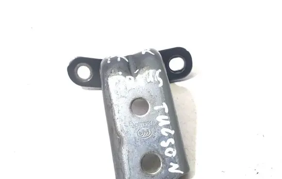 Hyundai Tucson TL Front door upper hinge 