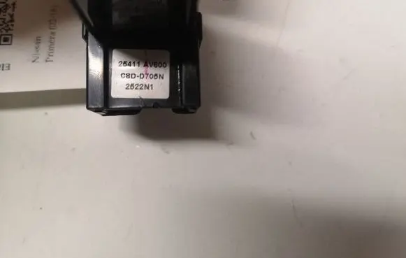 Nissan Primera Electric window control switch 25411AV600 C8DD705N 2522N1