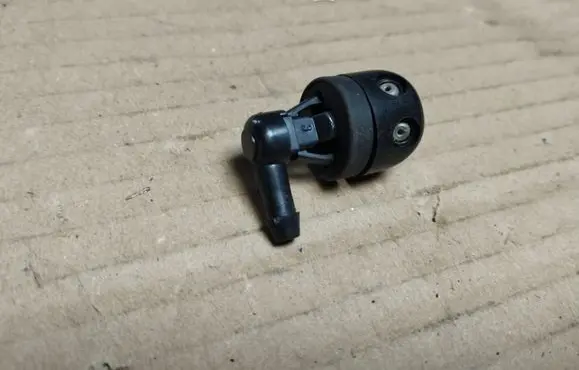 Honda Element Windshield washer spray nozzle 
