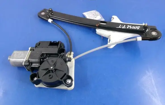 Volkswagen Cross Polo Rear door window regulator with motor