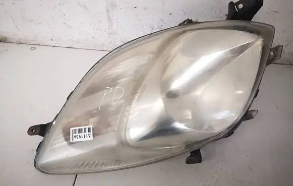 Toyota Yaris Headlight/headlamp 811100D120