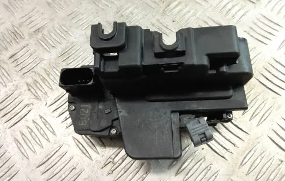 Chevrolet Captiva Front door lock 6021