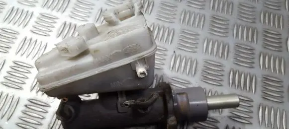 Master brake cylinder