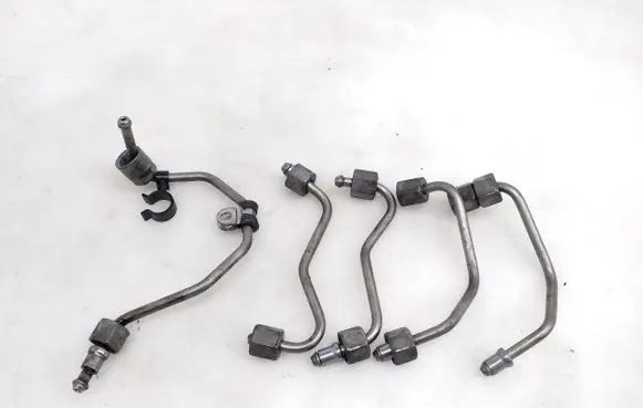 Fuel injector supply line/pipe