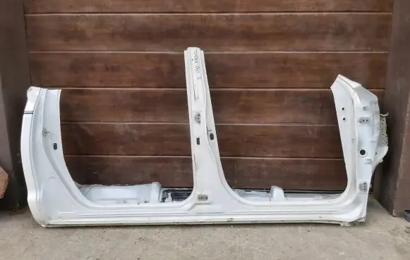 Toyota Tundra II Pillar (middle) 