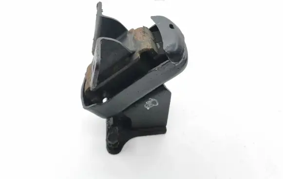 KIA Sorento Engine mount bracket