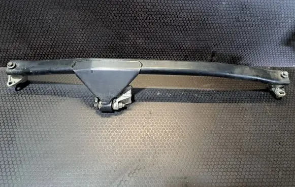 Volvo XC90 Engine mounting bracket 8666205 8666204
