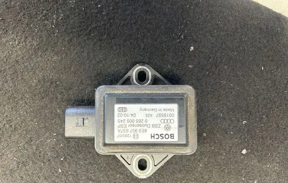 Volkswagen PASSAT B5.5 ESP acceleration yaw rate sensor 8E0907637A
