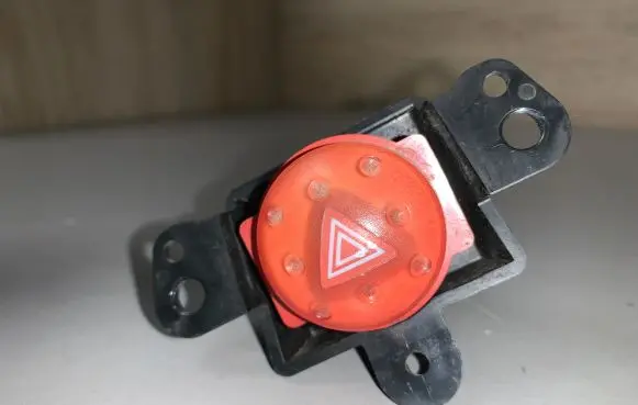 Nissan Almera Tino Hazard light switch 06016