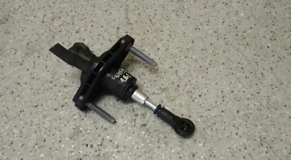Suzuki Swift II Clutch master cylinder