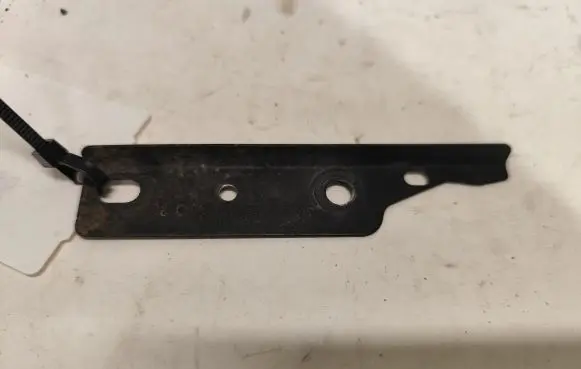 Mercedes-Benz E W212 Front bumper mounting bracket A2128810206
