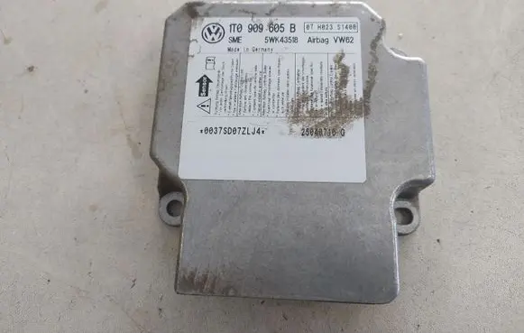 Volkswagen Touran I Airbag control unit/module 1T0909605B