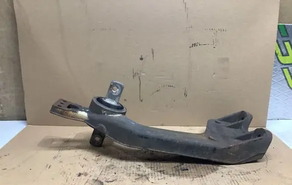 Mercedes-Benz Vito Viano W447 Rear differential/diff mount bracket A4473530095